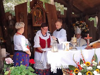 Znów we mszy w Dolinie Objawienia wzięły udział setki wiernych
