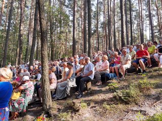 Znów we mszy w Dolinie Objawienia wzięły udział setki wiernych