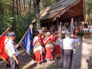 Znów we mszy w Dolinie Objawienia wzięły udział setki wiernych