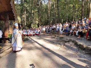 Znów we mszy w Dolinie Objawienia wzięły udział setki wiernych