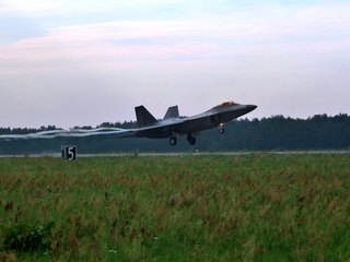 Samoloty F-22 wzmocnieniem wschodniej flanki NATO