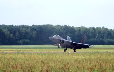Samoloty F-22 wzmocnieniem wschodniej flanki NATO