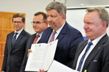Umowa na budowę linii kolejowej łączącej Wieluń z Łodzią podpisana!