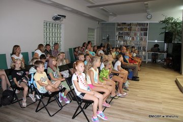 „Bajkowy ambaras” w wieluńskiej bibliotece