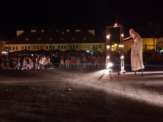Wieluń: wyjątkowy spektakl „Eurydyka” w wykonaniu Teatru Biuro Podróży