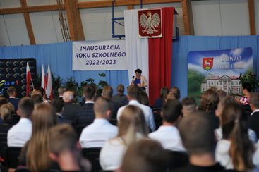Powiatowa inauguracja roku szkolnego 2022/2023 odbyła się w Zespole Szkół nr 1 w Wieluniu