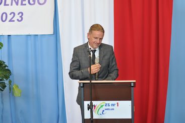 Powiatowa inauguracja roku szkolnego 2022/2023 odbyła się w Zespole Szkół nr 1 w Wieluniu
