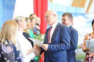 Powiatowa inauguracja roku szkolnego 2022/2023 odbyła się w Zespole Szkół nr 1 w Wieluniu