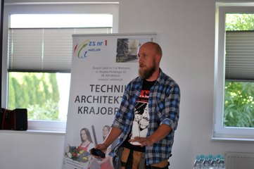 W Zespole Szkół nr 1 w Wieluniu powstał ogród deszczowy