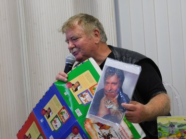Autor książki „Dawno temu w Wieluniu” gościł dziś w bibliotece miejskiej