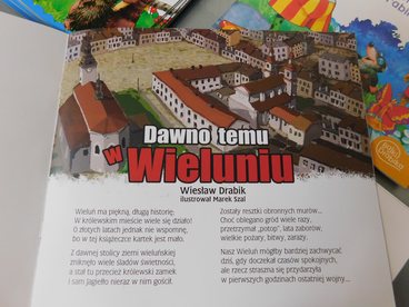 Autor książki „Dawno temu w Wieluniu” gościł dziś w bibliotece miejskiej