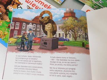 Autor książki „Dawno temu w Wieluniu” gościł dziś w bibliotece miejskiej