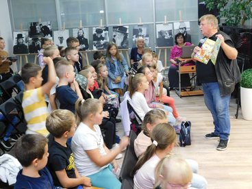 Autor książki „Dawno temu w Wieluniu” gościł dziś w bibliotece miejskiej