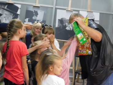 Autor książki „Dawno temu w Wieluniu” gościł dziś w bibliotece miejskiej