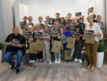 Autor książki „Dawno temu w Wieluniu” gościł dziś w bibliotece miejskiej