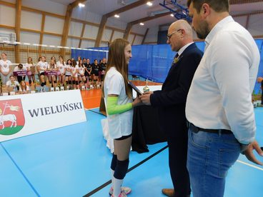 Giganci Siatkówki w Wieluniu. Najlepsza Juvenia