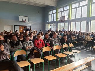 WOT w Lututowie. Żołnierze przedstawili szeroką ofertę uczniom tamtejszej szkoły