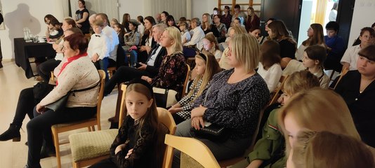 W „Domku harcerza” zaśpiewali polskie piosenki patriotyczne