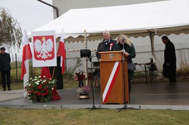 W Drobnicach odsłonięto obelisk poświęcony żołnierzowi Wojska Polskiego śp. por. Ignacemu Adamowi Batorowi