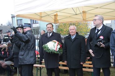 W Drobnicach odsłonięto obelisk poświęcony żołnierzowi Wojska Polskiego śp. por. Ignacemu Adamowi Batorowi