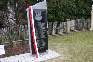 W Drobnicach odsłonięto obelisk poświęcony żołnierzowi Wojska Polskiego śp. por. Ignacemu Adamowi Batorowi