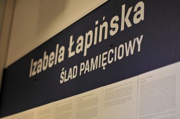 „Ślad pamięciowy” – niezwykła wystawa Izabeli Łapińskiej prezentowana jest w Muzeum Ziemi Wieluńskiej