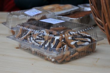Wieluń: przy warsztatach gastronomicznych trwa Bazarek Bożonarodzeniowy! Co można kupić?