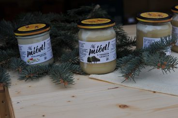 Wieluń: przy warsztatach gastronomicznych trwa Bazarek Bożonarodzeniowy! Co można kupić?