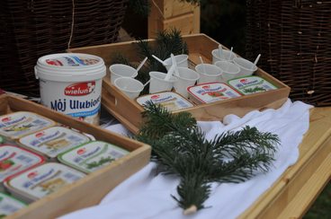 Wieluń: przy warsztatach gastronomicznych trwa Bazarek Bożonarodzeniowy! Co można kupić?