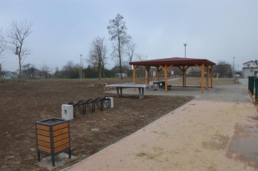 Park w Mierzycach (gmina Wierzchlas) całkowicie odnowiony 