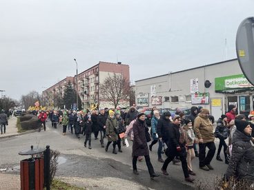 Orszak Trzech Króli przemaszerował ulicami Wielunia. Zbierano datki dla sióstr bernardynek