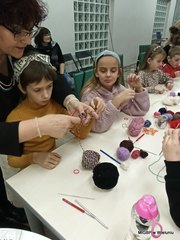 Ciekawe spotkanie w bibliotecznej filii w Dąbrowie i warsztaty dla dzieci w wieluńskiej książnicy