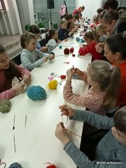 Ciekawe spotkanie w bibliotecznej filii w Dąbrowie i warsztaty dla dzieci w wieluńskiej książnicy