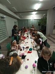 Ciekawe spotkanie w bibliotecznej filii w Dąbrowie i warsztaty dla dzieci w wieluńskiej książnicy