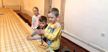 Pradziejowe techniki rozpalania ognia w Muzeum Ziemi Wieluńskiej