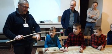 Pradziejowe techniki rozpalania ognia w Muzeum Ziemi Wieluńskiej