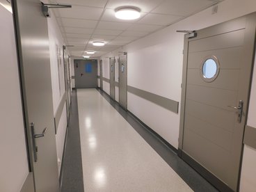W pajęczańskim szpitalu otwarto dziś nową część ZOL-u. Nowe wnętrza robią wrażenie