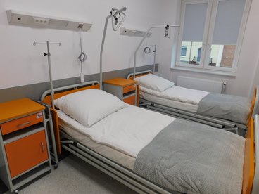 W pajęczańskim szpitalu otwarto dziś nową część ZOL-u. Nowe wnętrza robią wrażenie