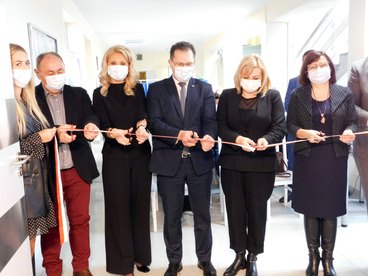 W pajęczańskim szpitalu otwarto dziś nową część ZOL-u. Nowe wnętrza robią wrażenie