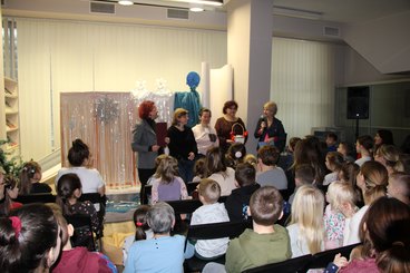 „Dwie takie same śnieżynki” - 170 osób obejrzało wydarzenie kończące ferie w wieluńskiej bibliotece