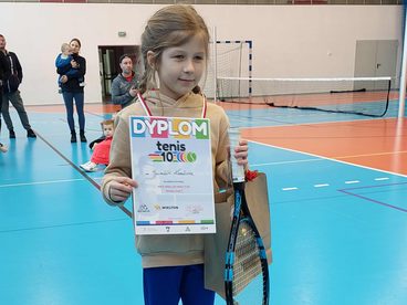 Dzieci rywalizowały w turnieju tenisa ziemnego