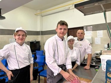 Jak robić makaron? Pod okiem mistrza uczyli się tego uczniowie Zespołu Szkół nr 1 w Wieluniu