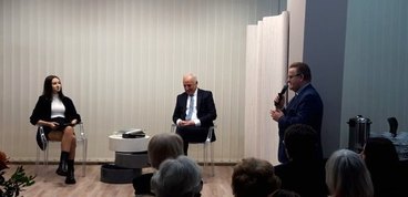 Spotkanie z prof. dr. hab. Andrzejem Marciniakiem w wieluńskiej bibliotece