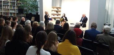 Spotkanie z prof. dr. hab. Andrzejem Marciniakiem w wieluńskiej bibliotece