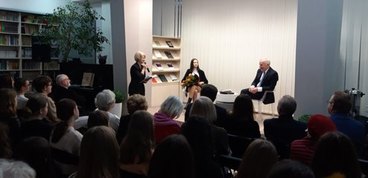 Spotkanie z prof. dr. hab. Andrzejem Marciniakiem w wieluńskiej bibliotece