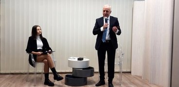 Spotkanie z prof. dr. hab. Andrzejem Marciniakiem w wieluńskiej bibliotece