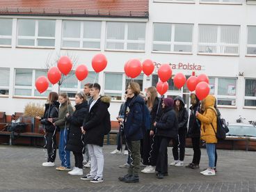 Happening przeciwko wojnie w Ukrainie na placu Legionów w Wieluniu - dziś mija rok od rosyjskiej inwazji na ten kraj