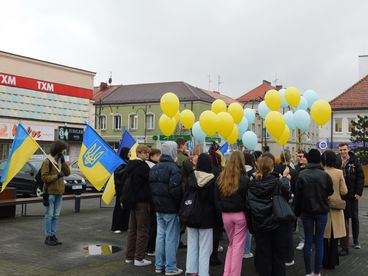 Happening przeciwko wojnie w Ukrainie na placu Legionów w Wieluniu - dziś mija rok od rosyjskiej inwazji na ten kraj