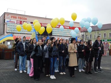 Happening przeciwko wojnie w Ukrainie na placu Legionów w Wieluniu - dziś mija rok od rosyjskiej inwazji na ten kraj