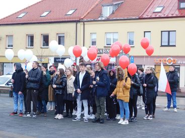 Happening przeciwko wojnie w Ukrainie na placu Legionów w Wieluniu - dziś mija rok od rosyjskiej inwazji na ten kraj